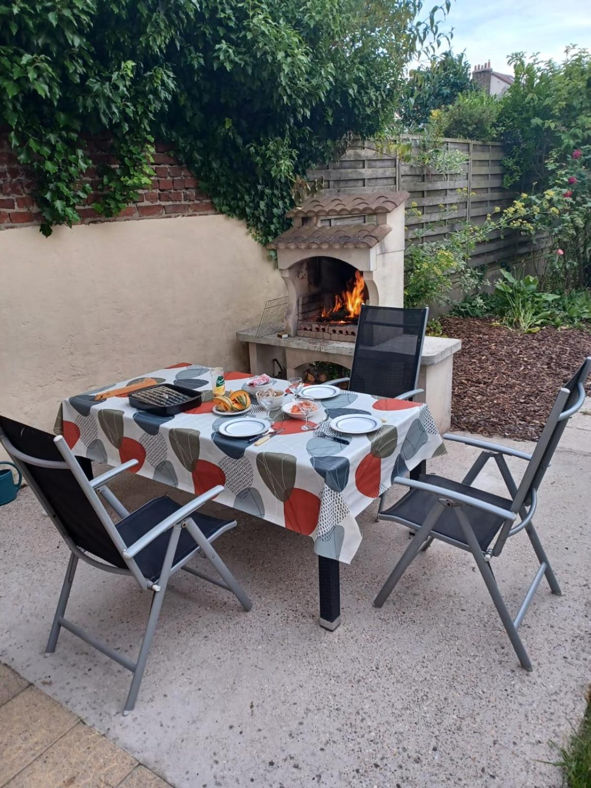 Nice House, Garden And Bbq 3Km From The Beach / Jolie Maison, Jardin Et Bbq A 3 Km De La Plage Coudekerque-Branche Bagian luar foto