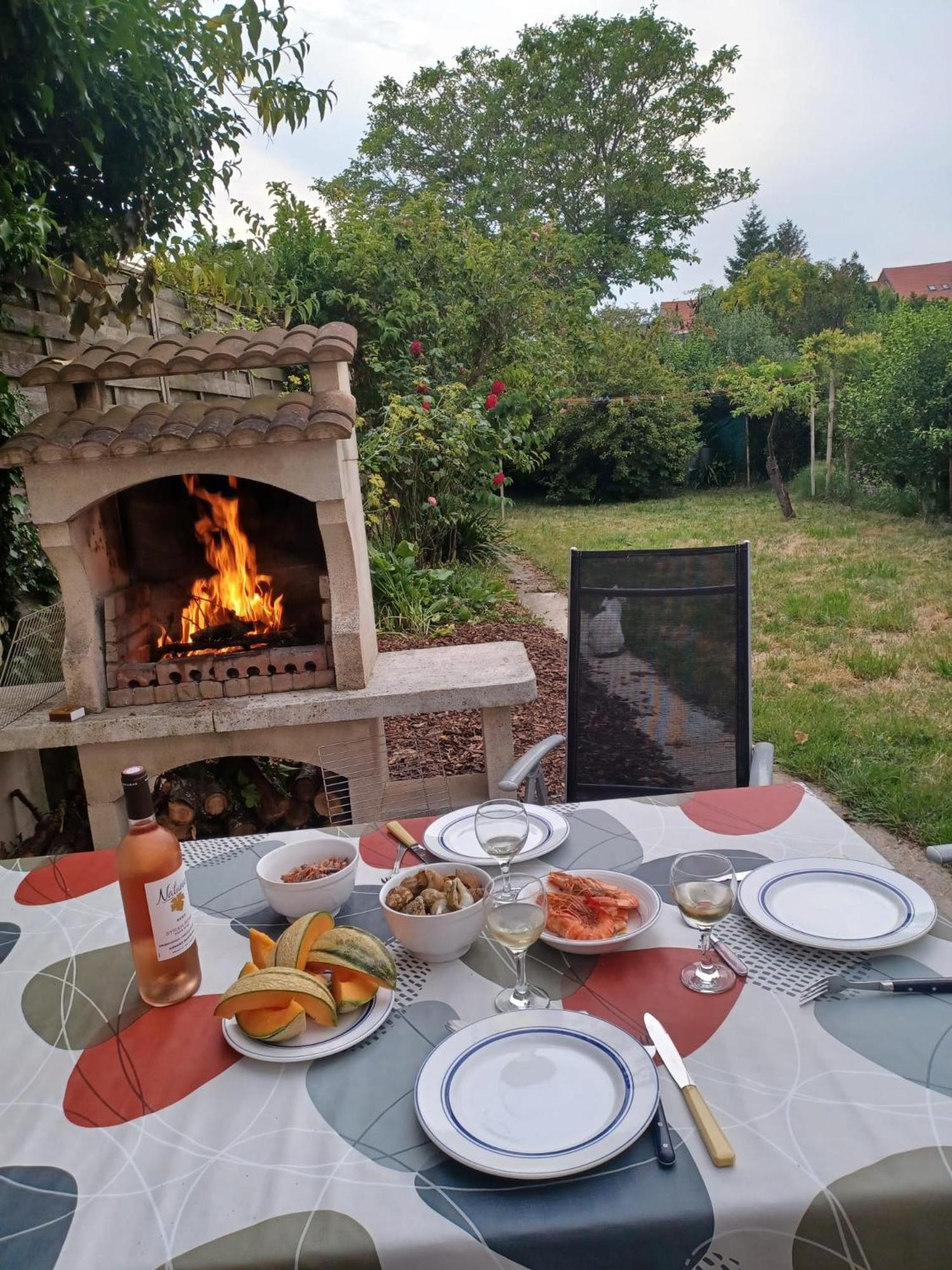 Nice House, Garden And Bbq 3Km From The Beach / Jolie Maison, Jardin Et Bbq A 3 Km De La Plage Coudekerque-Branche Bagian luar foto